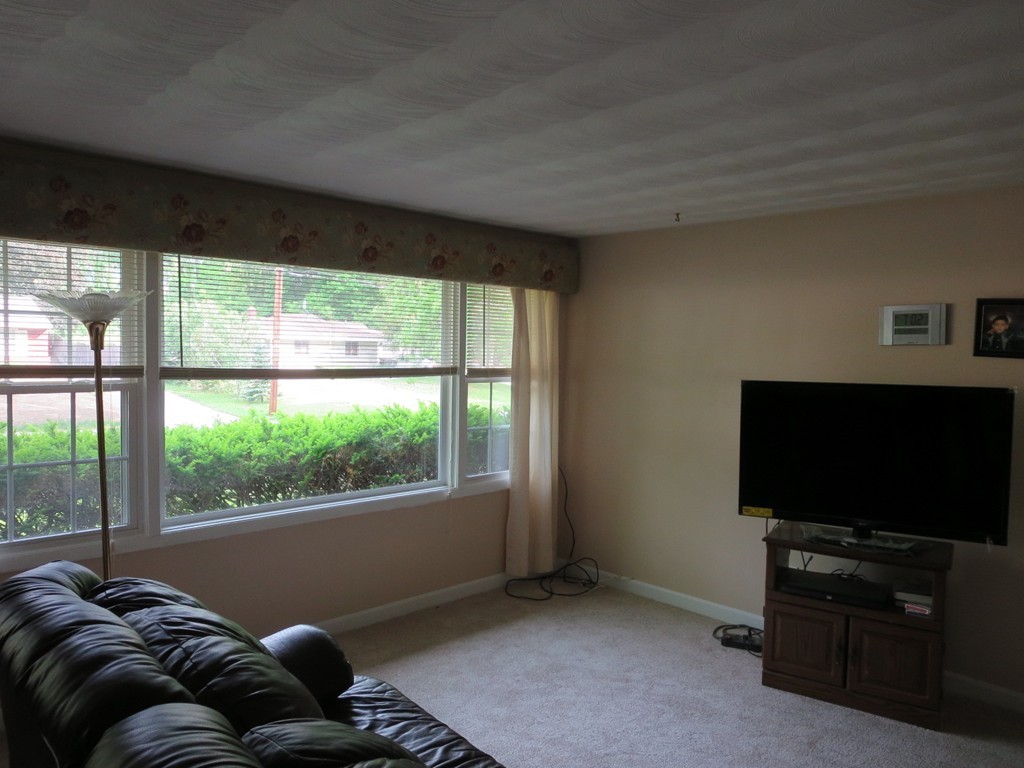 55 Karen Road Framingham, MA 01701 - Photo 4 of 15 Gallery Image 4