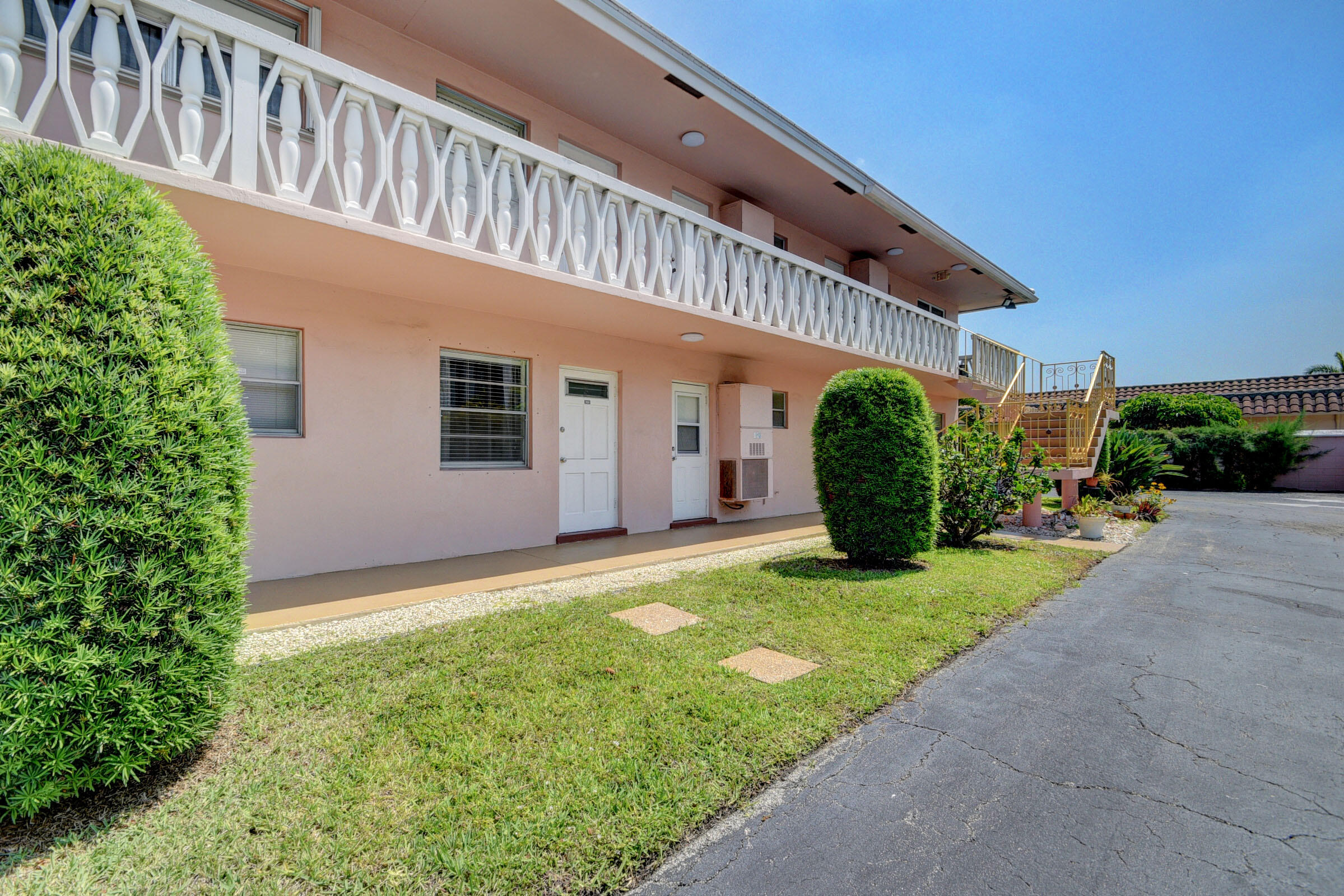 300 Northeast 20th Street, Unit 7090 Boca Raton, FL 33431 - Photo 3 of 22 03_apartment (3)