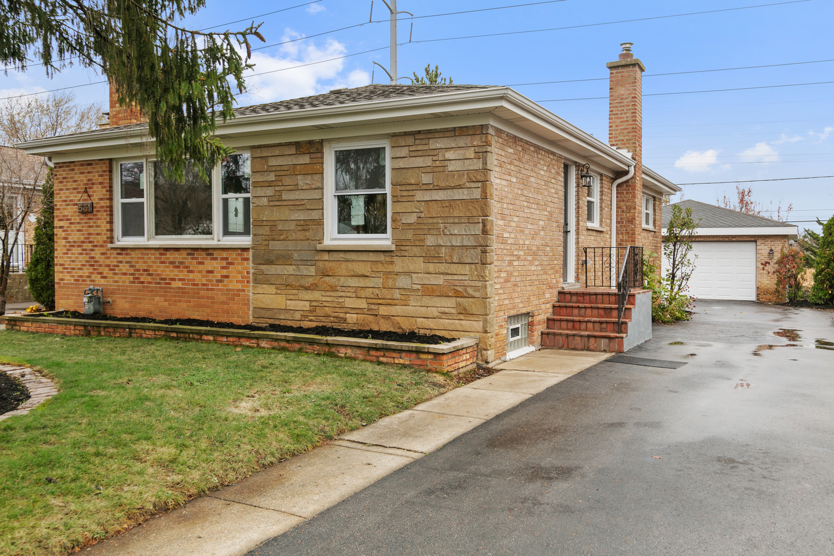 551 Barberry Road Highland Park, IL 60035 - Photo 1 of 19 Gallery Image 1