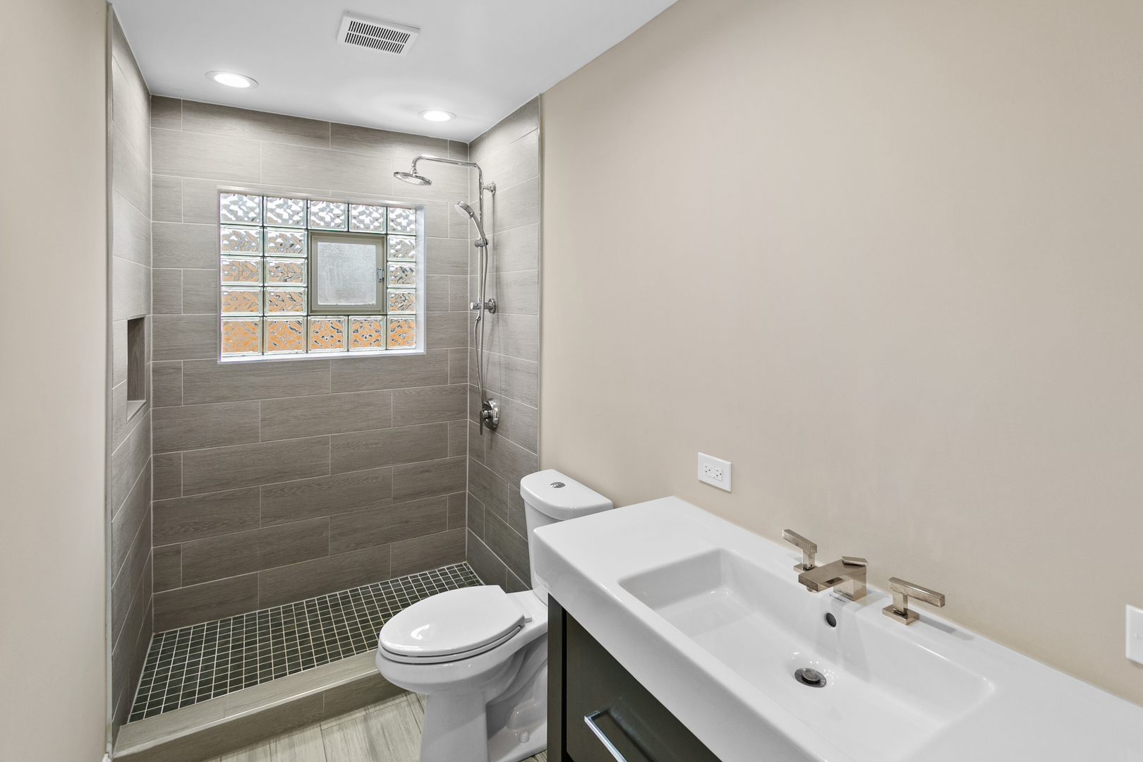 551 Barberry Road Highland Park, IL 60035 - Photo 6 of 19 Gallery Image 6