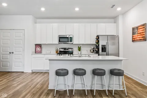 $319,900 | 7264 Governors Row, Avon, IN 46123