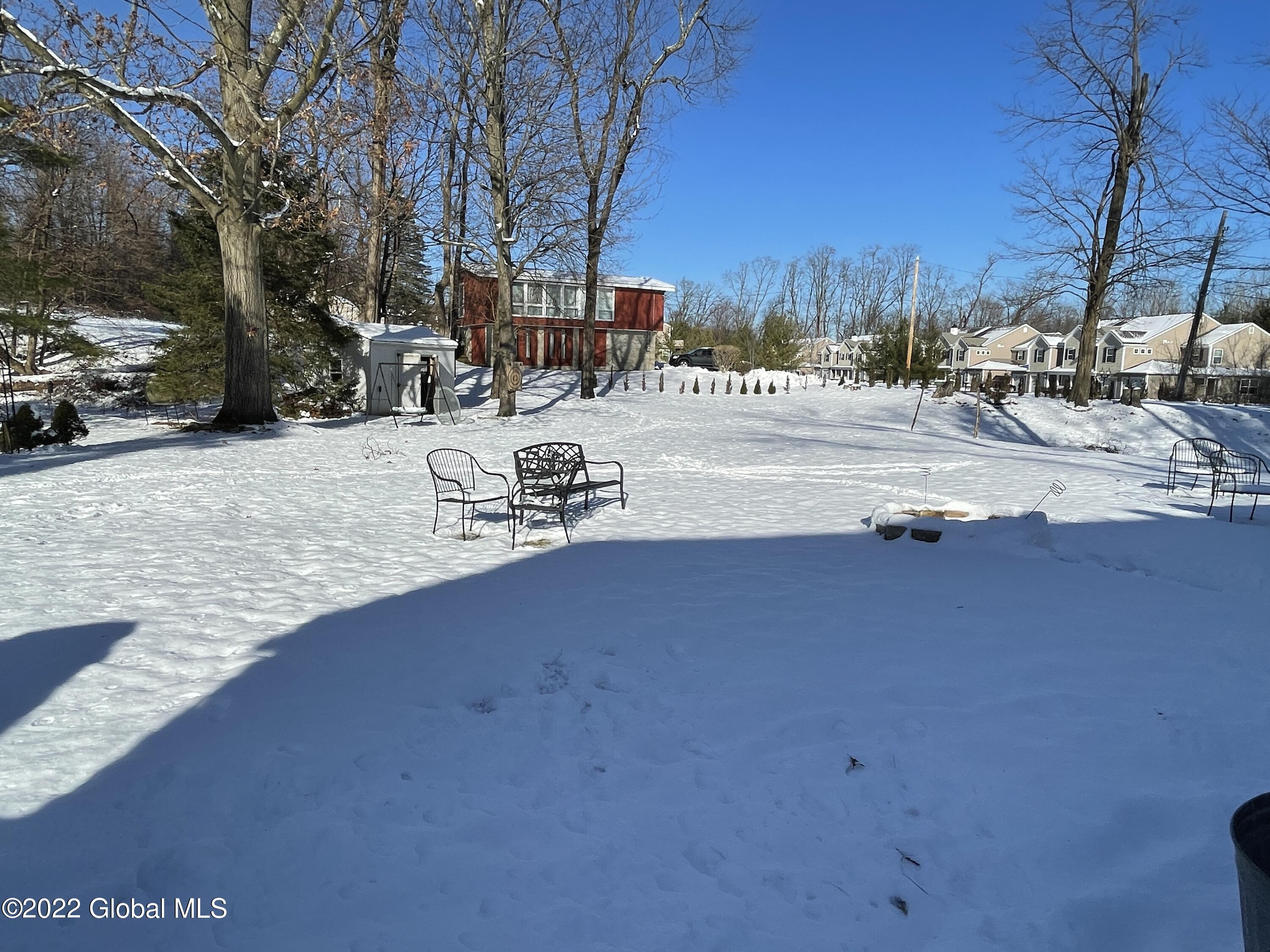 80 Putnam Road Rotterdam, NY 12306 - Photo 3 of 34 5