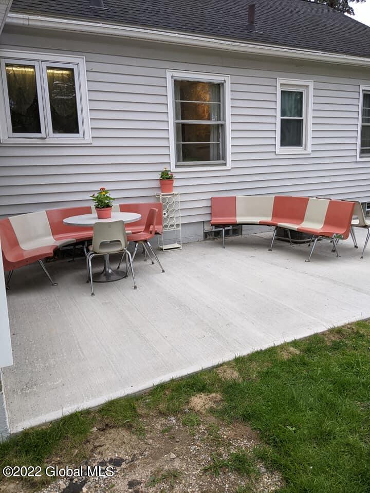 80 Putnam Road Rotterdam, NY 12306 - Photo 5 of 34 8
