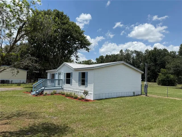 a view of a house with a backyard