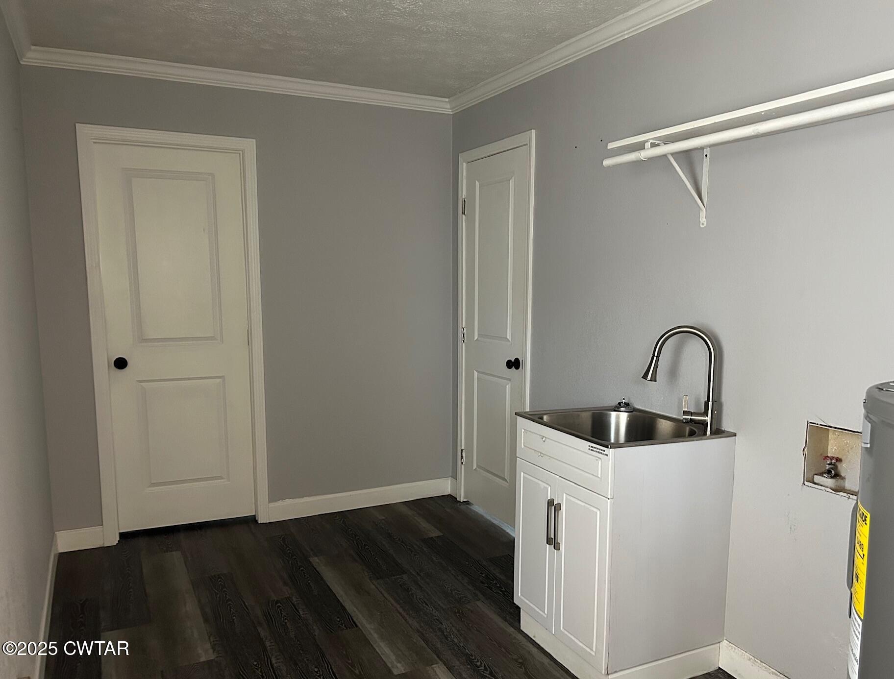 216 North Grayson Street Newbern, TN 38059 - Photo 9 of 12 Glaundry