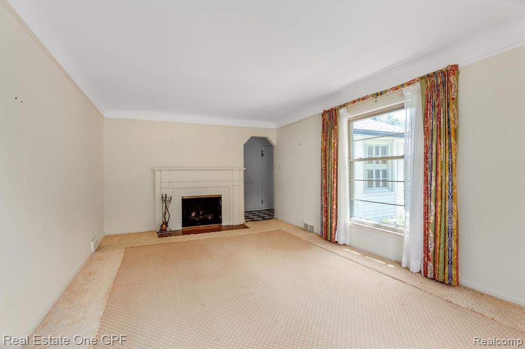 308 Ridge Road Grosse Pointe Farms, MI 48236 - Photo 3 of 23