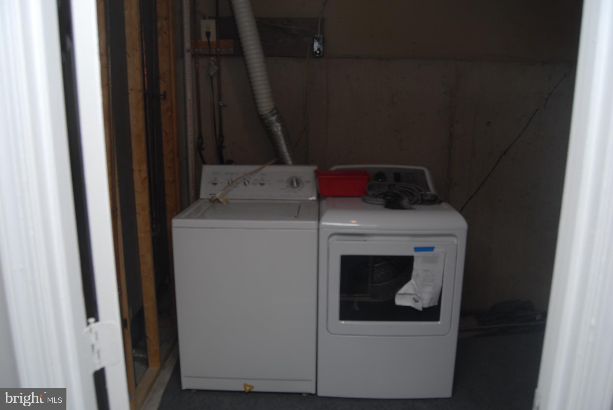 2343 London Bridge Drive Silver Spring, MD 20906 - Photo 20 of 28 Laundry room