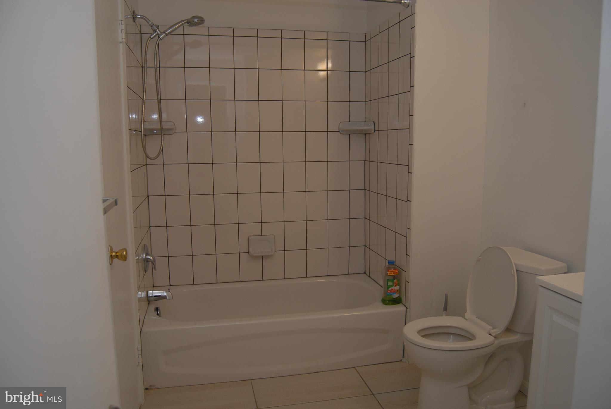 2343 London Bridge Drive Silver Spring, MD 20906 - Photo 9 of 28 Upper level bath