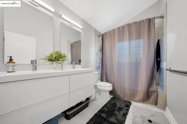 $499,000 | 7572 Mountain Boulevard, Unit 2, Oakland, CA 94605