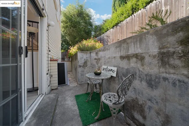 $499,000 | 7572 Mountain Boulevard, Unit 2, Oakland, CA 94605