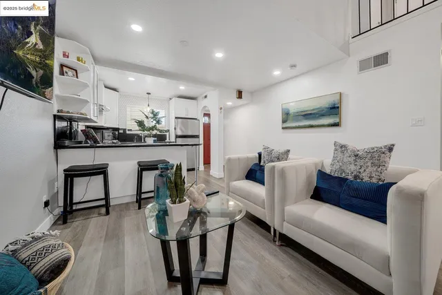 $499,000 | 7572 Mountain Boulevard, Unit 2, Oakland, CA 94605