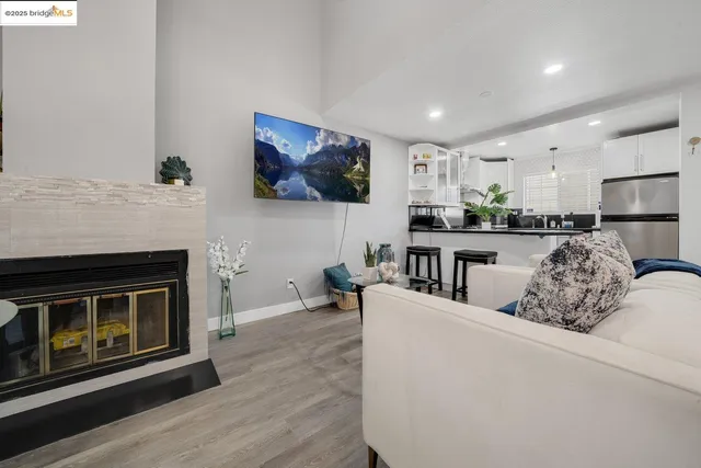 $499,000 | 7572 Mountain Boulevard, Unit 2, Oakland, CA 94605