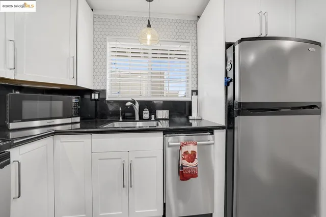 $499,000 | 7572 Mountain Boulevard, Unit 2, Oakland, CA 94605