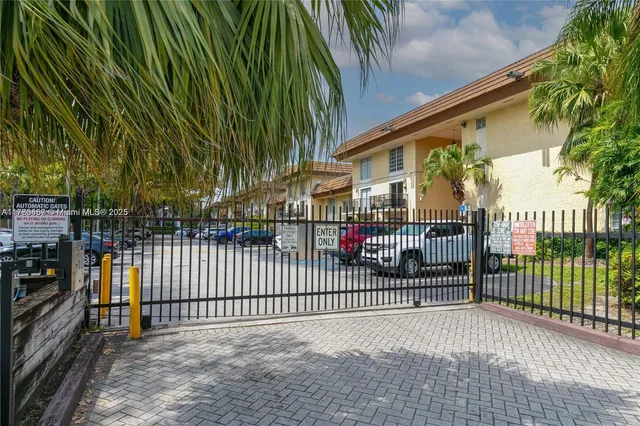 $264,900 | 8550 Southwest 109th Avenue, Unit 5119, Miami, FL 33173