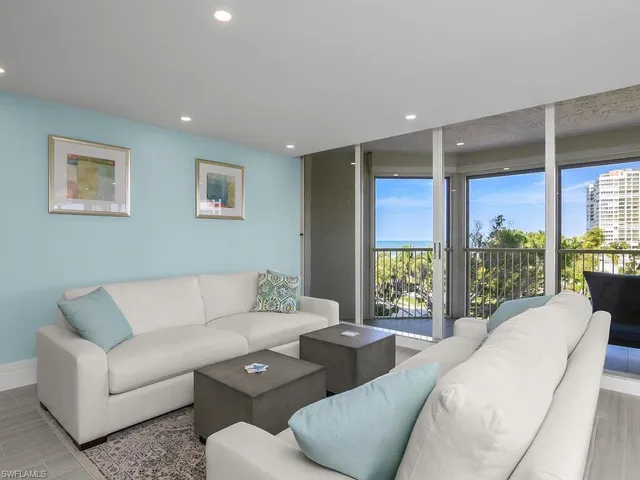 $1,895,000 | 4051 Gulf Shore Boulevard North, Unit 500, Naples, FL 34103