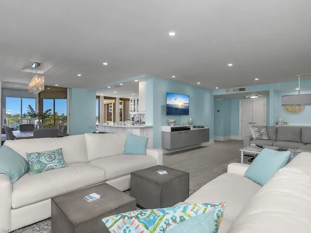 $1,895,000 | 4051 Gulf Shore Boulevard North, Unit 500, Naples, FL 34103