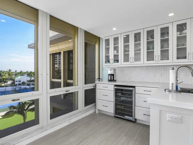 $1,895,000 | 4051 Gulf Shore Boulevard North, Unit 500, Naples, FL 34103