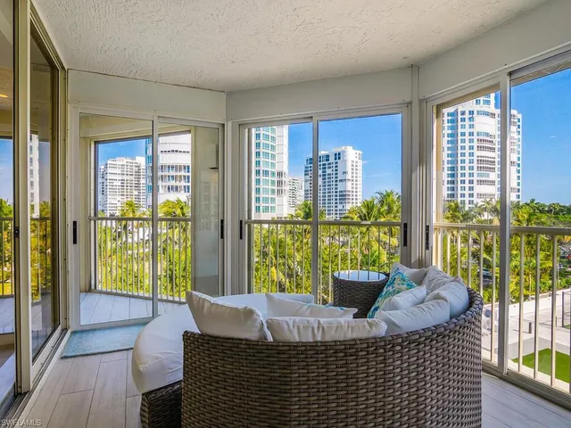 $1,895,000 | 4051 Gulf Shore Boulevard North, Unit 500, Naples, FL 34103
