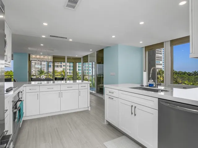 $1,895,000 | 4051 Gulf Shore Boulevard North, Unit 500, Naples, FL 34103