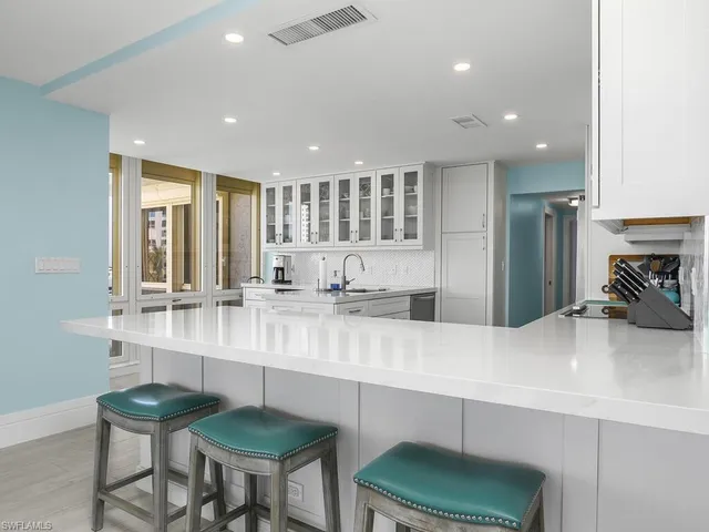 $1,895,000 | 4051 Gulf Shore Boulevard North, Unit 500, Naples, FL 34103