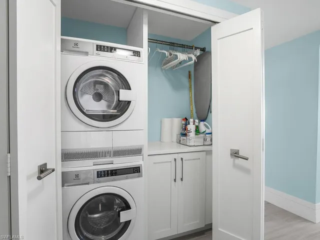 $1,895,000 | 4051 Gulf Shore Boulevard North, Unit 500, Naples, FL 34103