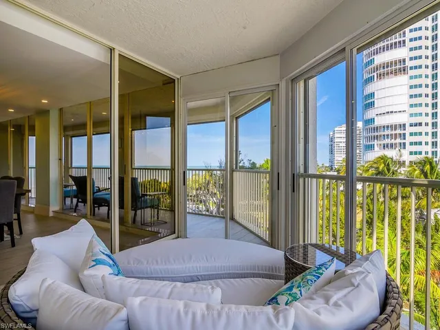 $1,895,000 | 4051 Gulf Shore Boulevard North, Unit 500, Naples, FL 34103