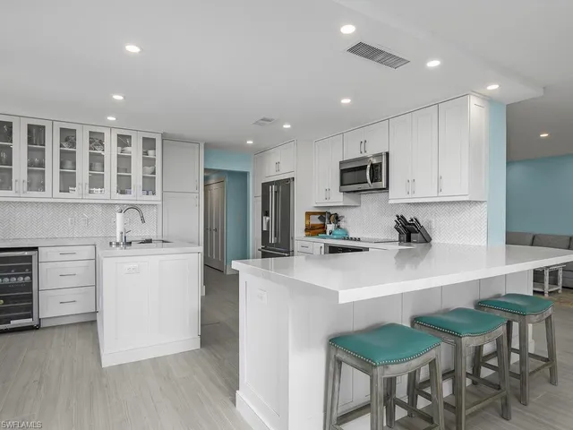 $1,895,000 | 4051 Gulf Shore Boulevard North, Unit 500, Naples, FL 34103