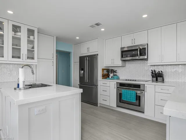 $1,895,000 | 4051 Gulf Shore Boulevard North, Unit 500, Naples, FL 34103