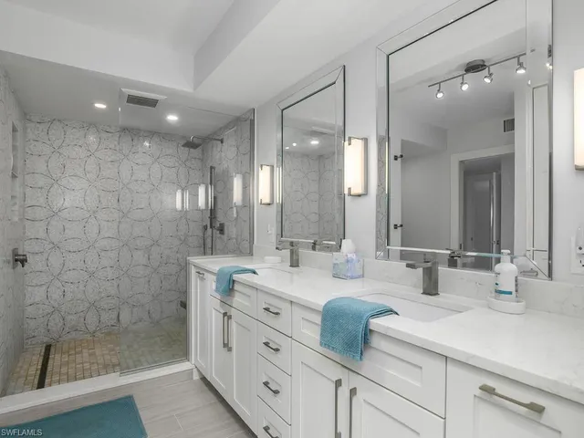 $1,895,000 | 4051 Gulf Shore Boulevard North, Unit 500, Naples, FL 34103