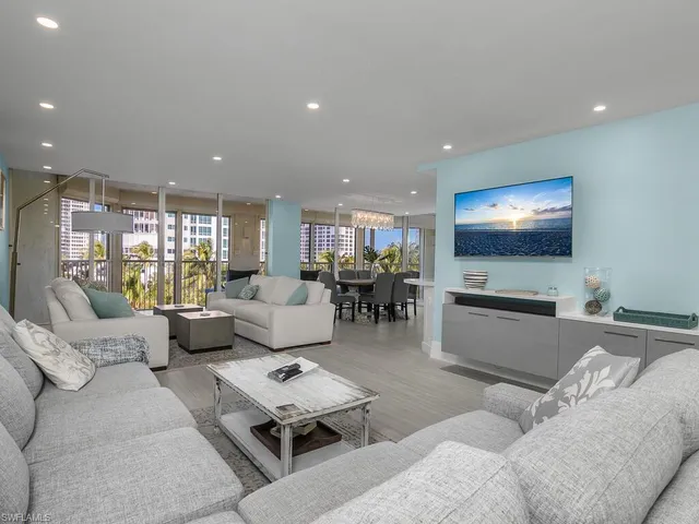 $1,895,000 | 4051 Gulf Shore Boulevard North, Unit 500, Naples, FL 34103