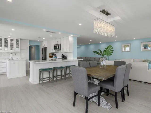 $1,895,000 | 4051 Gulf Shore Boulevard North, Unit 500, Naples, FL 34103