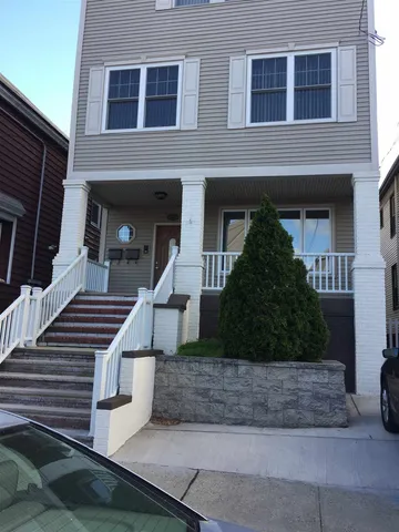 $2,650 | 152 West 9th Street, Unit 1, Bayonne, NJ 07002