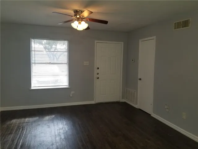 $725 | 2026 Waldron Road, Corpus Christi, TX 78418