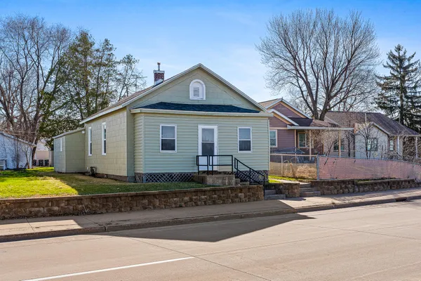 $144,900 | 1407 4th Street South, La Crosse, WI 54601