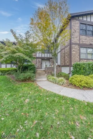 $479,900 | 19 Heritage Drive, Chatham, NJ 07928