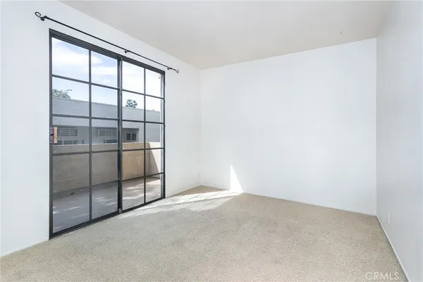 $719,000 | 221 South Oak Knoll Avenue, Unit 202, Pasadena, CA 91101