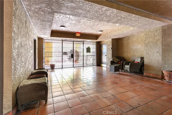 $719,000 | 221 South Oak Knoll Avenue, Unit 202, Pasadena, CA 91101