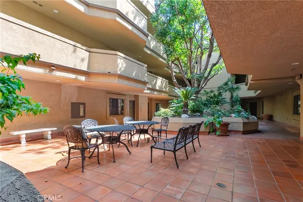 $719,000 | 221 South Oak Knoll Avenue, Unit 202, Pasadena, CA 91101