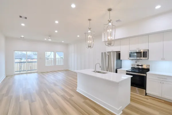 $3,000 | 421 East 41st Street, Houston, TX 77022