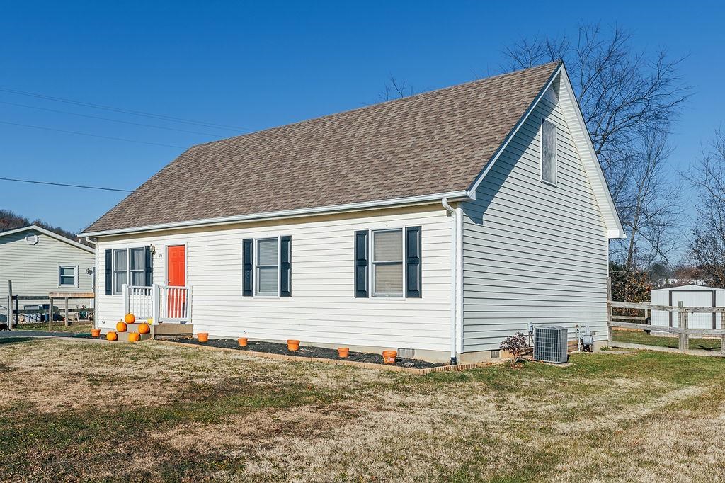 94 Buckboard Road Waynesboro, VA 22980 - Photo 5 of 33 a backyard of a house