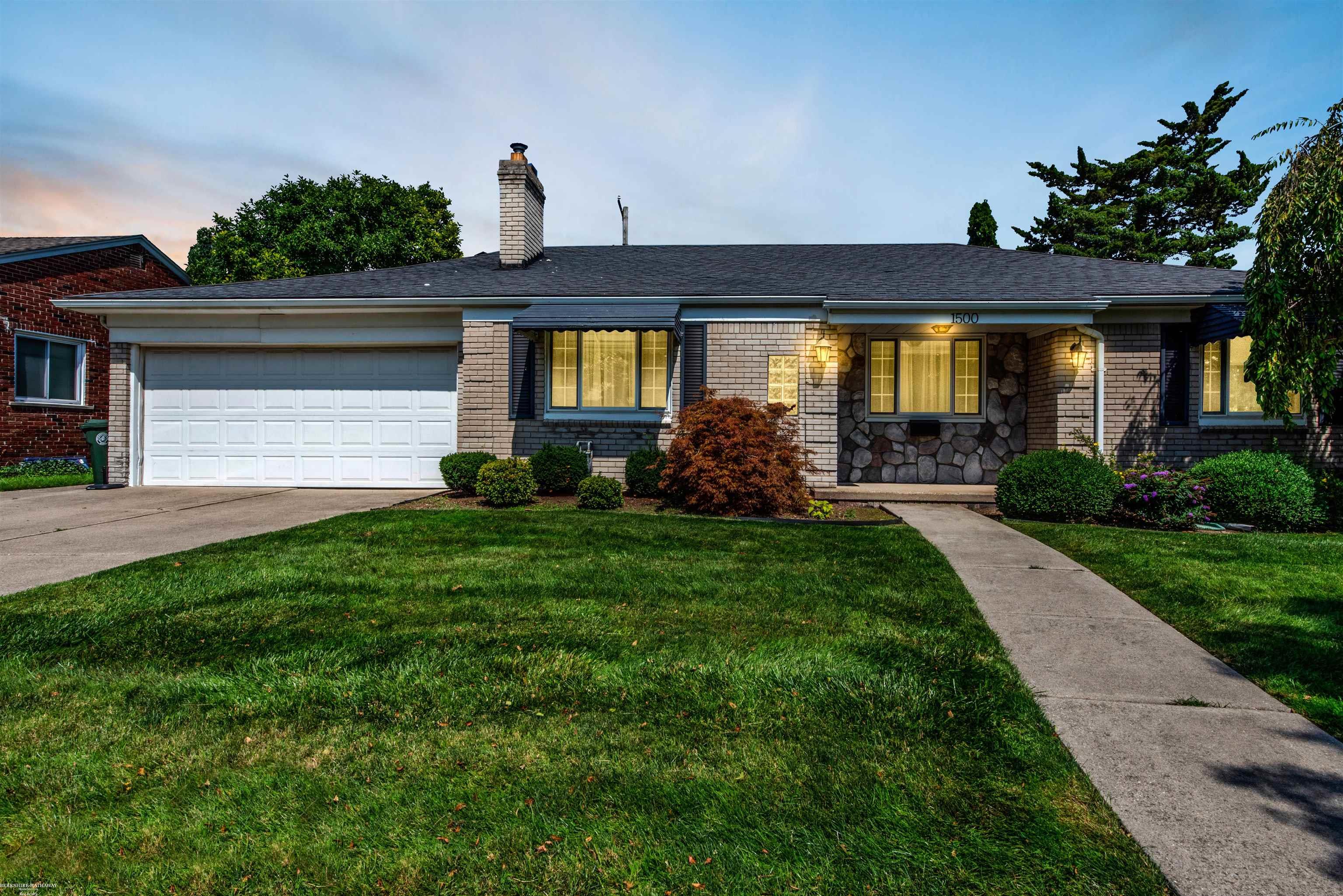 1500 Cook Road Grosse Pointe Woods, MI 48236 - Photo 2 of 27
