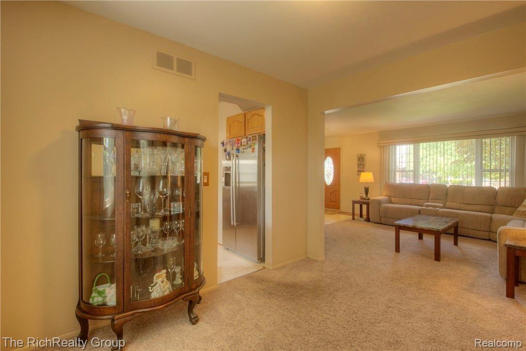 43861 Arlington Road Canton, MI 48187 - Photo 16 of 40 dining3.jpg