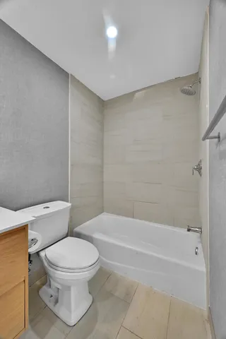 $2,000 | 6385 86th Lane, Vero Beach, FL 32967