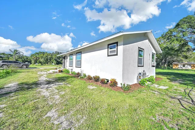 $2,000 | 6385 86th Lane, Vero Beach, FL 32967