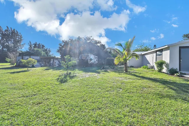 $2,000 | 6385 86th Lane, Vero Beach, FL 32967