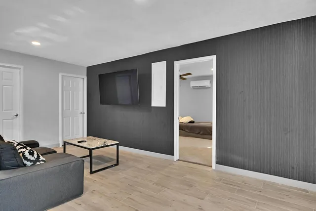 $2,000 | 6385 86th Lane, Vero Beach, FL 32967