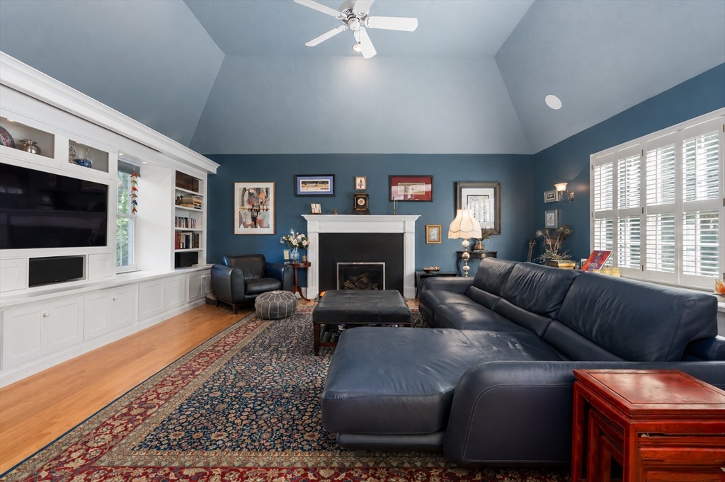 69 Nixon Road Framingham, MA 01701 - Photo 4 of 23