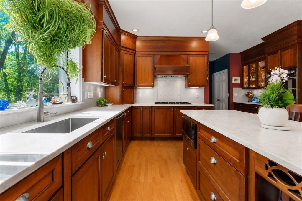 69 Nixon Road Framingham, MA 01701 - Photo 7 of 23