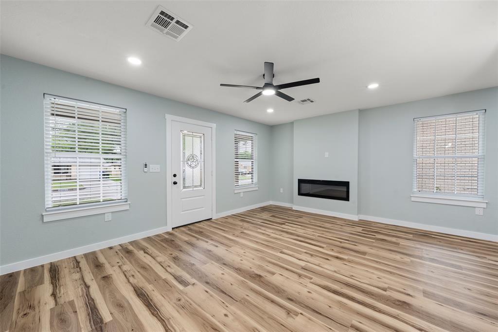 3542 Live Oak Avenue Waco, TX 76708 - Photo 3 of 19