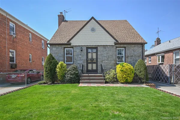 $1,048,000 | 47-36 196th Street | Auburndale